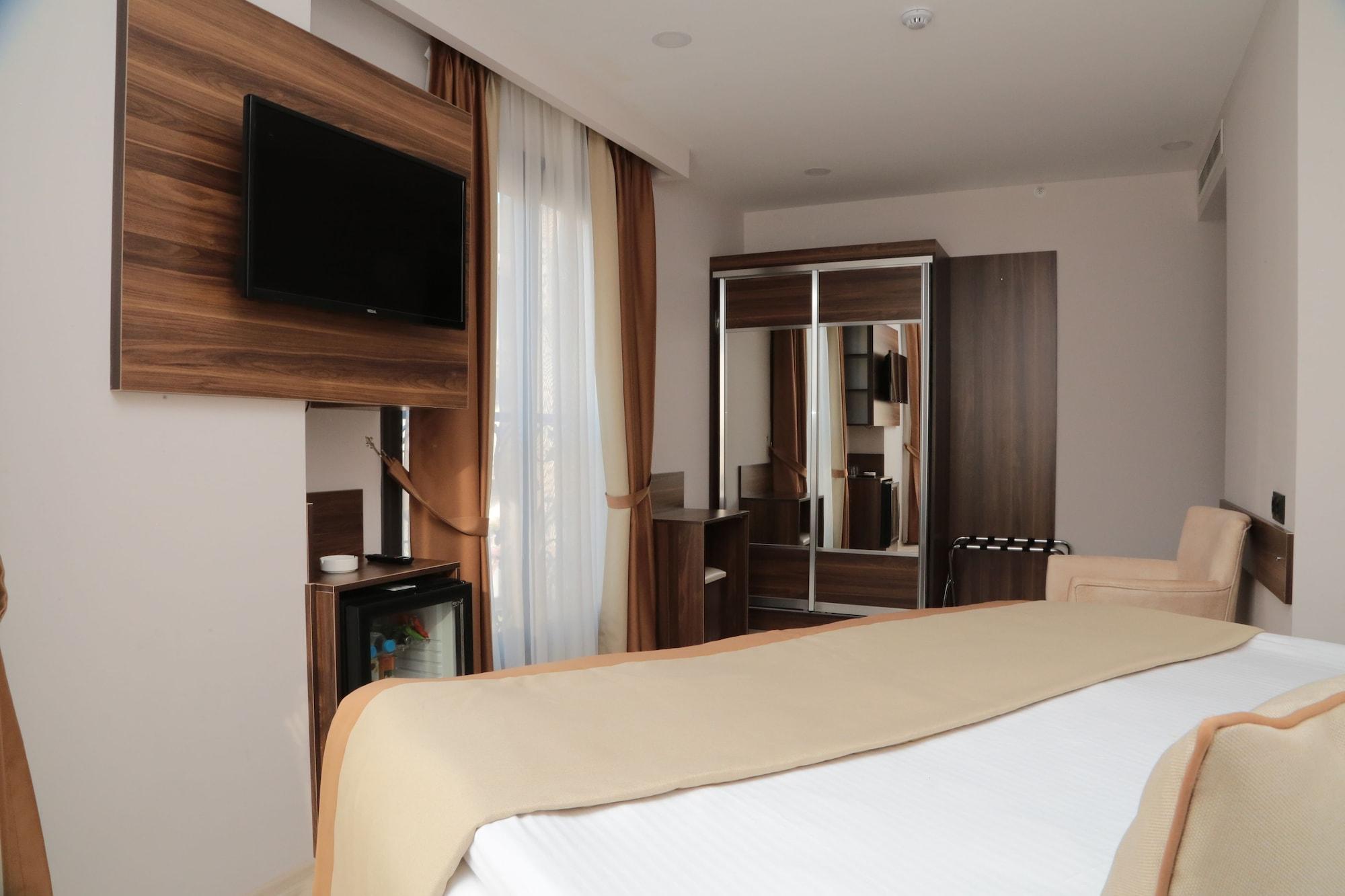 Paris Prestige Hotel 3*